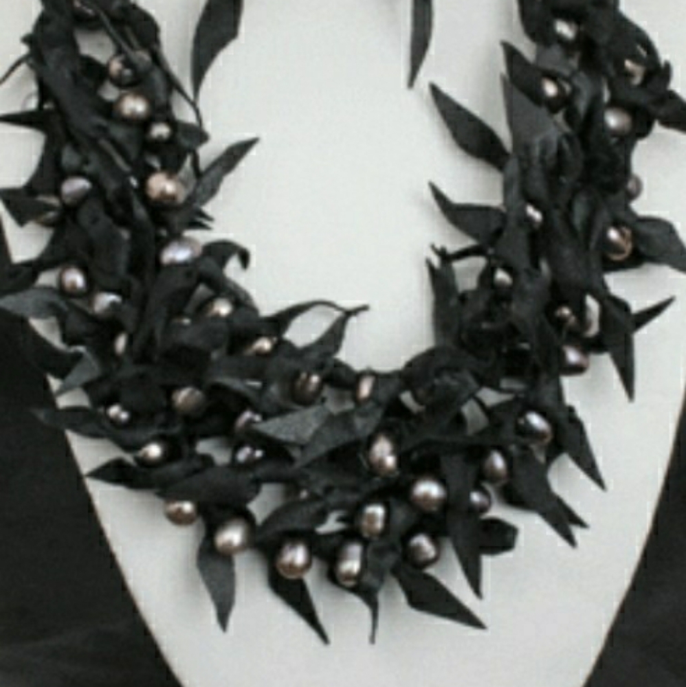Trisha Waldron LEATHER AND PEARL SET - Picture 2 of 3